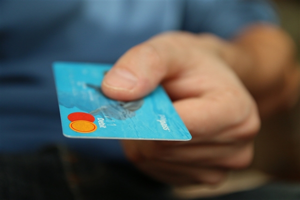 信用卡欠3.1万13年未还变40万引热议 网友感慨：专家呼吁慎用信用卡  第1张