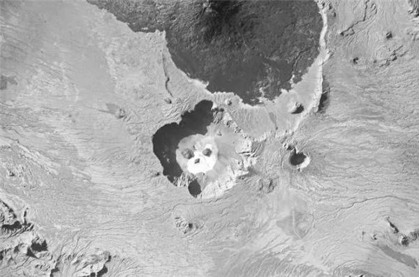 一个巨大骷髅头！NASA拍到地球凝视幽灵地貌：位于撒哈拉沙漠附近  第1张