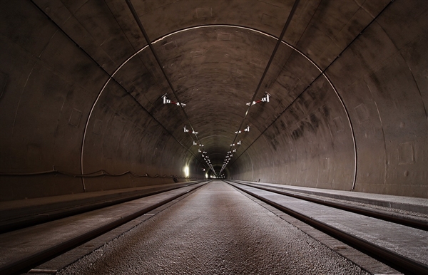 基建狂魔即将打通天山！中国建世界最长公路隧道2025年通车
