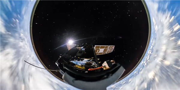 UP主“影视飓风”买了一颗国产卫星 拍摄宇宙360全景视频  第7张