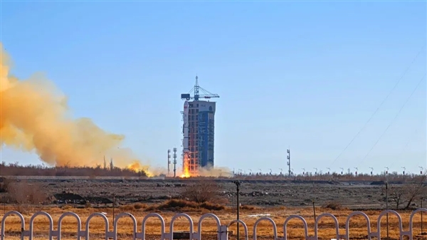 中国航天技术出海援助！长二丙火箭成功发射埃及二号卫星