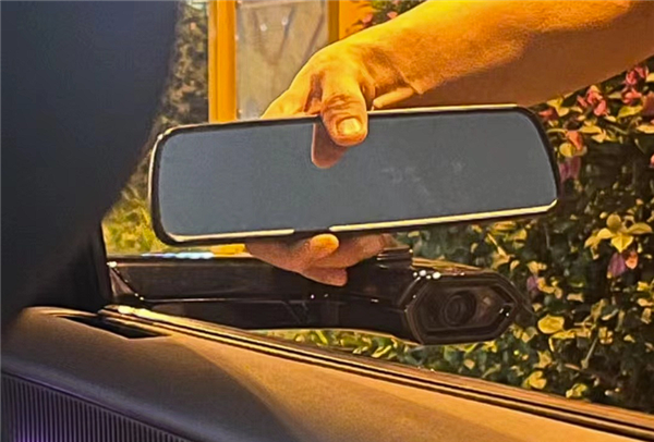 阿维塔12电子外后视镜用不习惯：车主加装实体镜片  第1张