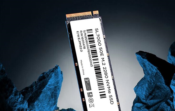 1499元起 联想推出PCIe 5.0固态硬盘SL7000 50E：10000 MB/s读写速度  第1张