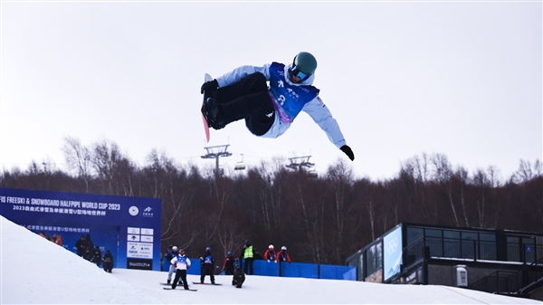 2023自由式滑雪及单板滑雪U型场地世界杯开赛 京东冠名赞助助力冰雪消费  第2张
