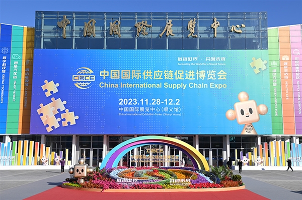 首届中国国际供应链促进博览会：索泰VR GO 4.0背包无线链接虚拟现实新世界