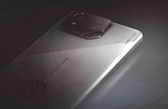 ROG Phone 8外观曝光：全新五边形摄像头  第2张