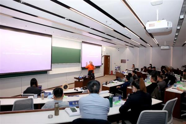  APUS李涛在清华大学授课民营企业家谈“大模型价值创造 ” 第1张