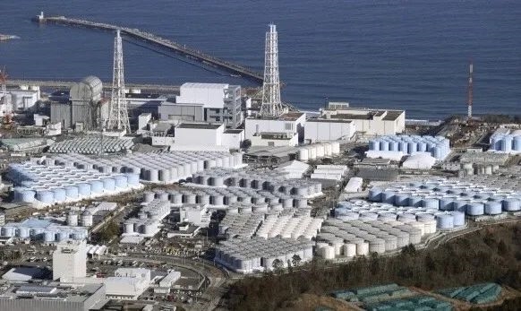日本福岛核电站工人被放射性物质污染：面罩、防护服也没用