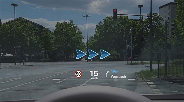 三联大屏+增强现实抬头显示：保时捷首款纯电SUV内饰曝光  第3张