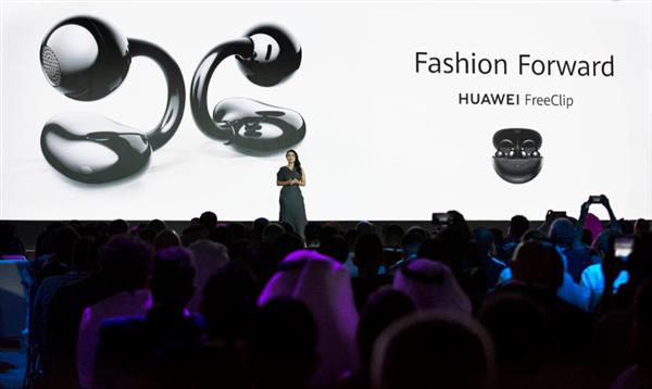  华为首款开放式耳机迪拜全球首发 独创“C形桥”设计领衔时尚生活 第2张