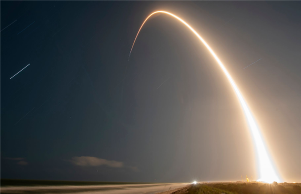 SpaceX今日发射用于直连手机卫星：首批共6颗  第1张