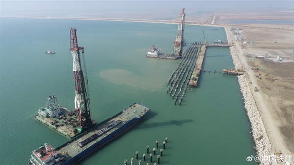 东营港首个10万吨级通用泊位码头主体完工：混凝土构件达1.2万方  第1张