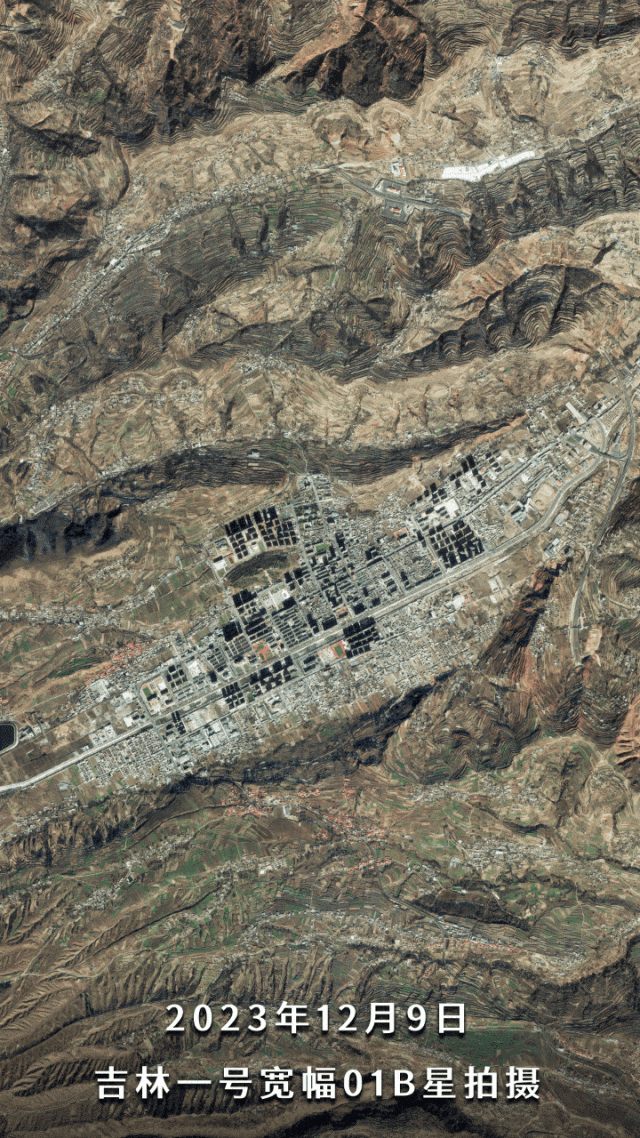 吉林一号卫星直击甘肃6.2级地震：地面塌陷、泥石流冲毁房屋  第1张