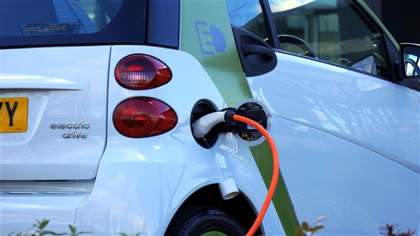电动爹伤不起！多位新能源汽车车主续保遭拒 保险公司称赔不起：电池是个坑  第1张