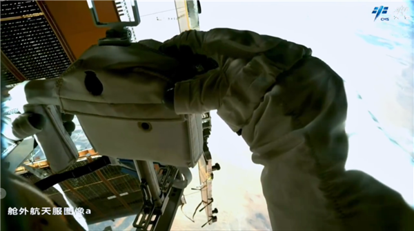 神舟十七号航天员首次出舱 全程视频回顾：航天员如何修太阳翼  第5张