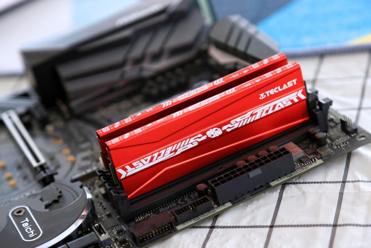 8GB DDR4内存条，速度飙升！镁光英睿达技术揭秘