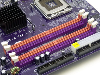 DDR2 内存的崛起与旗舰主板的硬件兼容性解析  第3张