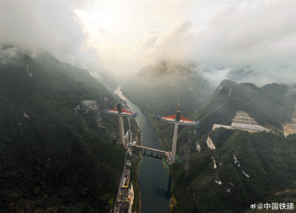亚洲第一高墩矮塔斜拉桥完成索塔封顶：3号主墩高度216米  第2张