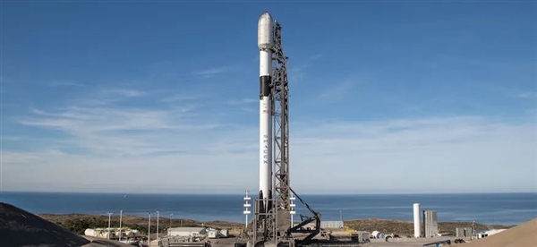 SpaceX发射第一批6颗直连手机卫星：半年内要发840颗
