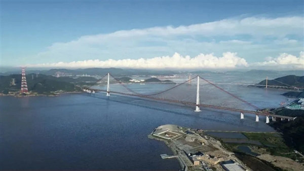 汽车火车平层跑：世界最宽跨海大桥完成灌注！  第1张