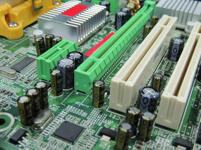 揭秘DDR4内存插槽：性能提升的关键