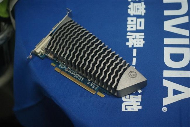 影驰GT610冰鳞显卡：静音散热，办公娱乐两不误  第1张