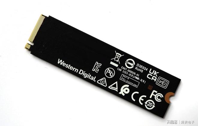 SSD固态硬盘揭秘：USB连接神器来袭，速度对比谁更强？  第3张