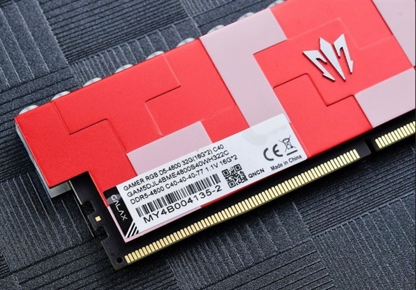 DDR5 内存卡：外观、性能全面革新，提升电脑体验  第8张