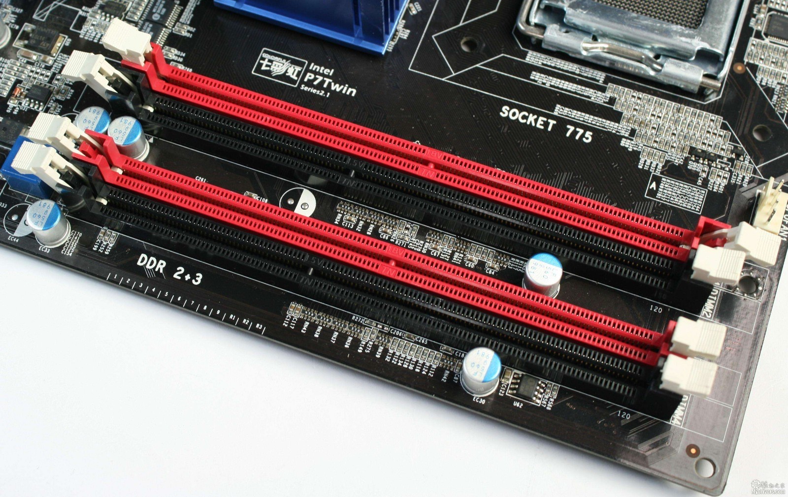 ddr3如何插ddr4 DDR3 与 DDR4 的显著差异及插槽设计：不仅仅是针数的区别  第9张