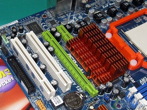 DDR3 和 DDR2：同属内存却天差地别，插槽不同无法兼容  第6张