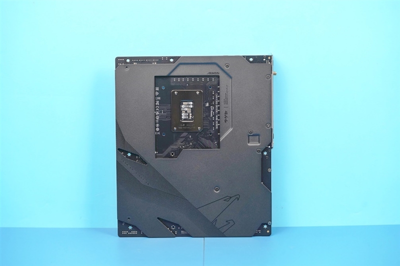 Z690 钛雕 DDR5 主板：电竞梦想的承载者，性能与外观的完美结合  第4张