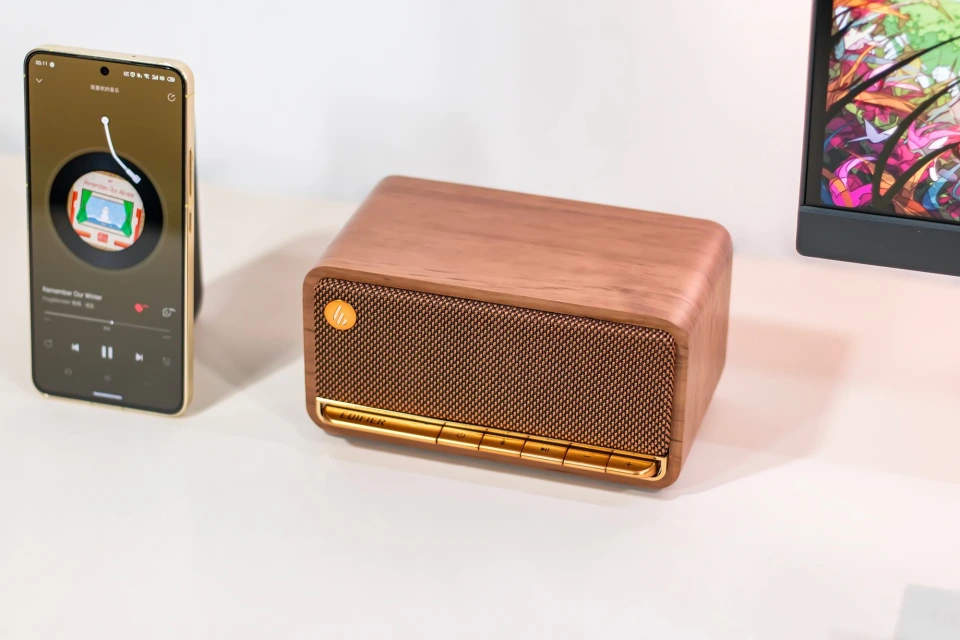 从回忆中的收音机到现代魅惑的蓝牙音箱，你更爱哪一个？