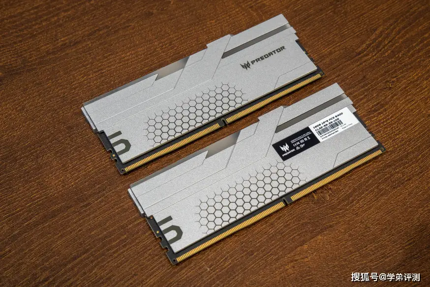 英睿达 DDR5 内存条缺乏散热片设计，散热效果与外观皆不尽人意  第6张