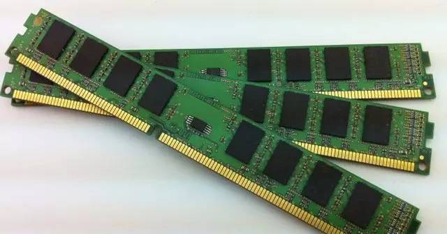 DDR32GB 内存图片：神秘色彩与独特魅力的交织  第2张