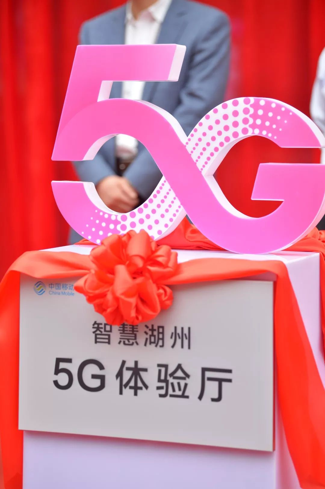 5G 手机零售店门头设计：凸显科技感，色彩搭配至关重要  第5张