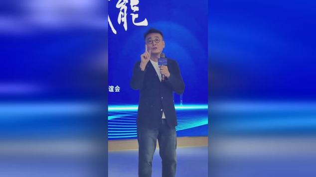 窦文涛校庆演讲爆笑全场：雷军没来我才敢来，调侃陈东升心理辅导