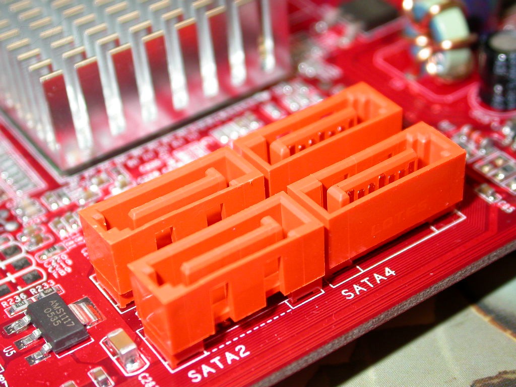 DDR4 2400 vs DDR3 1600：内存大对决！速度带宽谁更强？  第2张