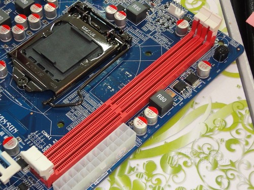 DDR2与DDR3内存：性能对比与兼容性全解析  第2张