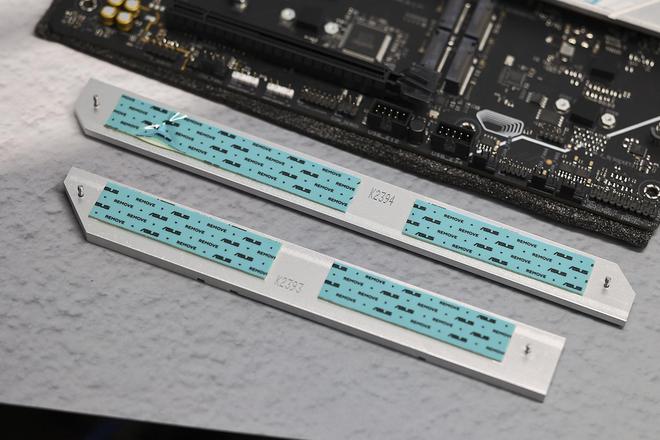 DDR4 3200主板：高速运算新标杆，性能提升惊艳  第1张