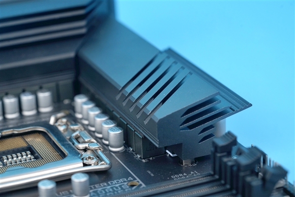 DDR4 主板的优势探讨：速度提升且更为节电，选购时务必确认兼容性  第7张