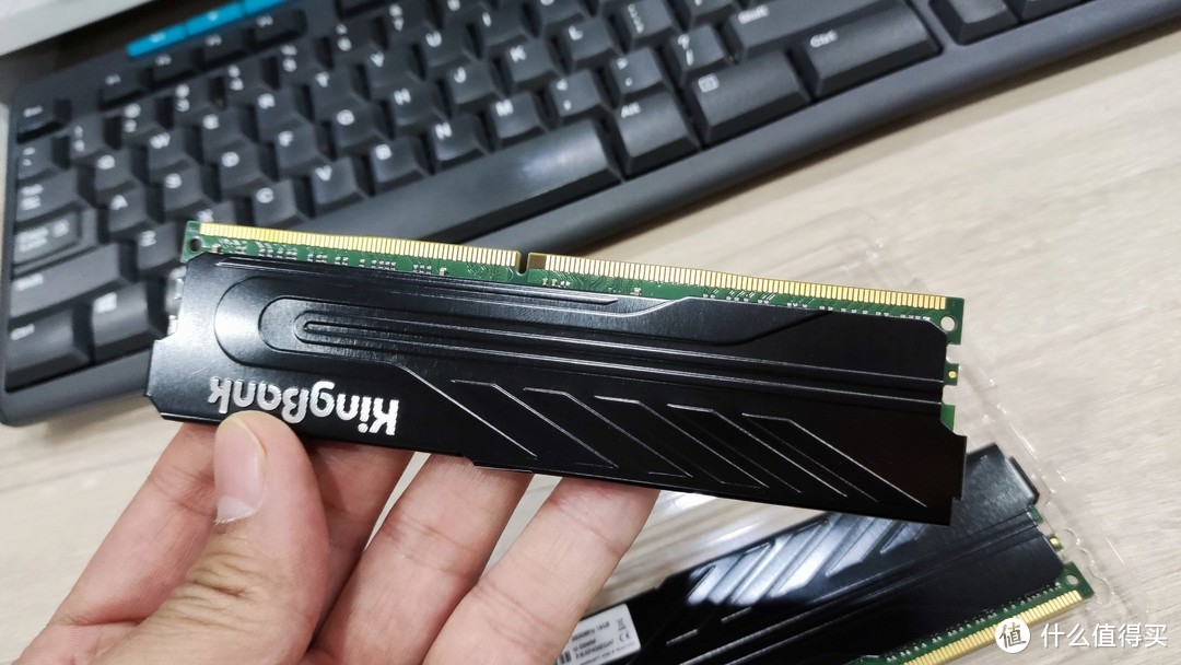 DDR2 2GB内存：为你的电脑性能加速加成  第1张