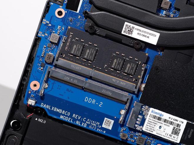 揭秘DDR4 16GB双通道内存：数据传输速度翻倍，系统运行更稳定