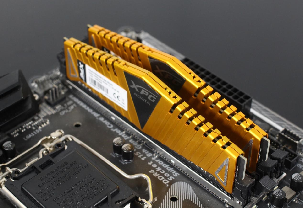 霸主铂金 DDR43000 内存模块：提升计算机性能的强大动力源泉  第2张