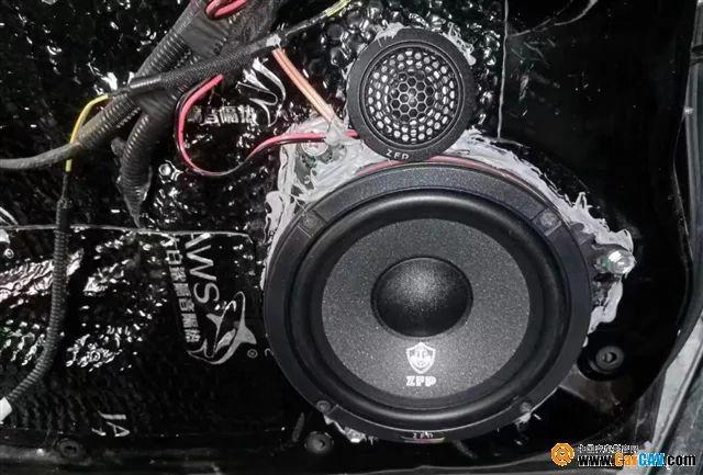 X3 蓝牙音箱：连接旧式电脑，畅享澎湃低音炮之声