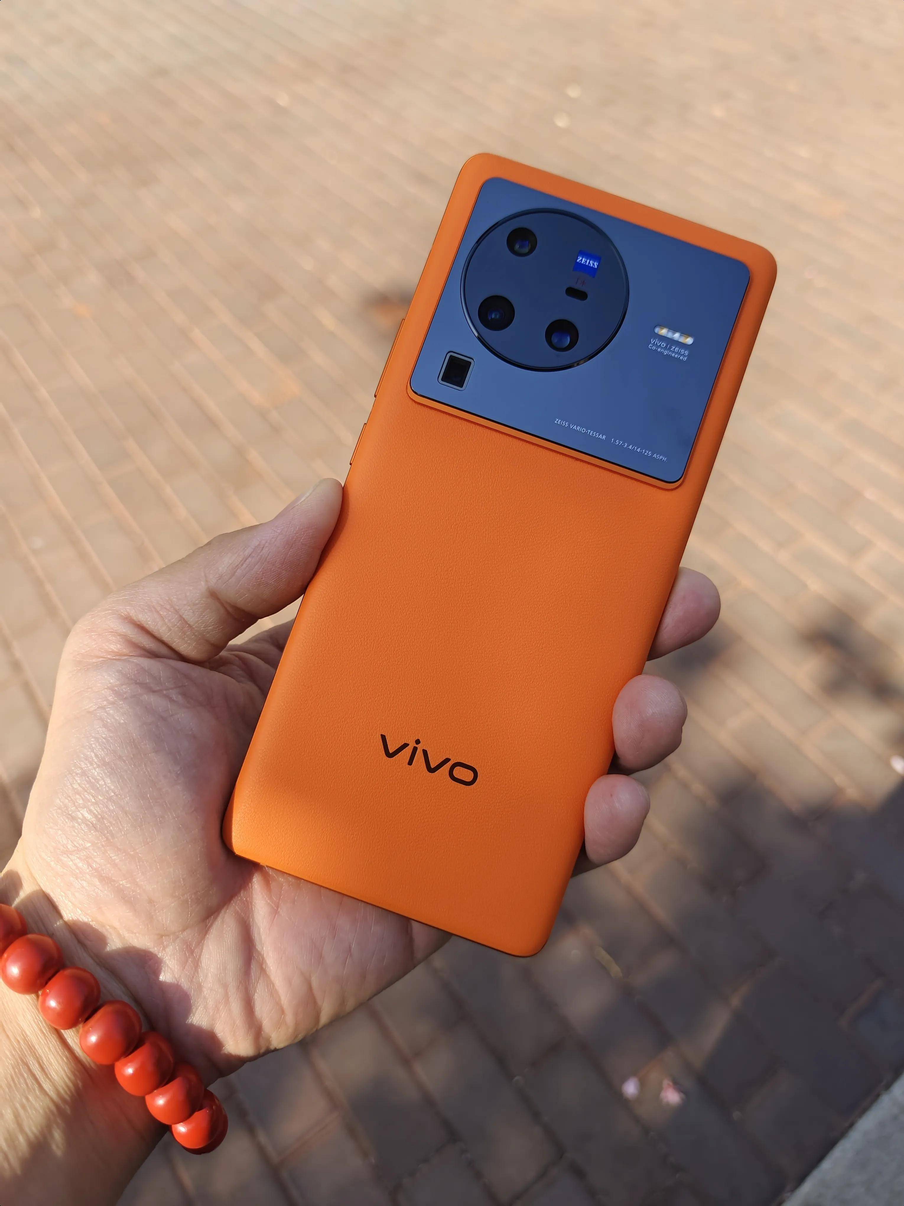 vivo 首批 5G 迷你机：卓越品质引领流行，外观出色，功能强大，你心动了吗？