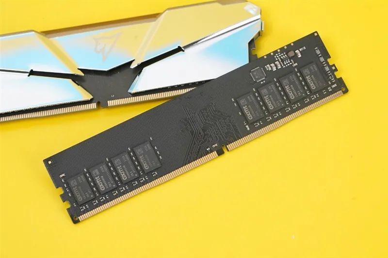 ddr4 ddr3内存对比 深入探讨 DDR4 与 DDR3 内存的差别，揭示谁是真正的领先者  第3张