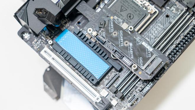 电脑硬件大揭秘：如何选择顶尖CPU？  第1张