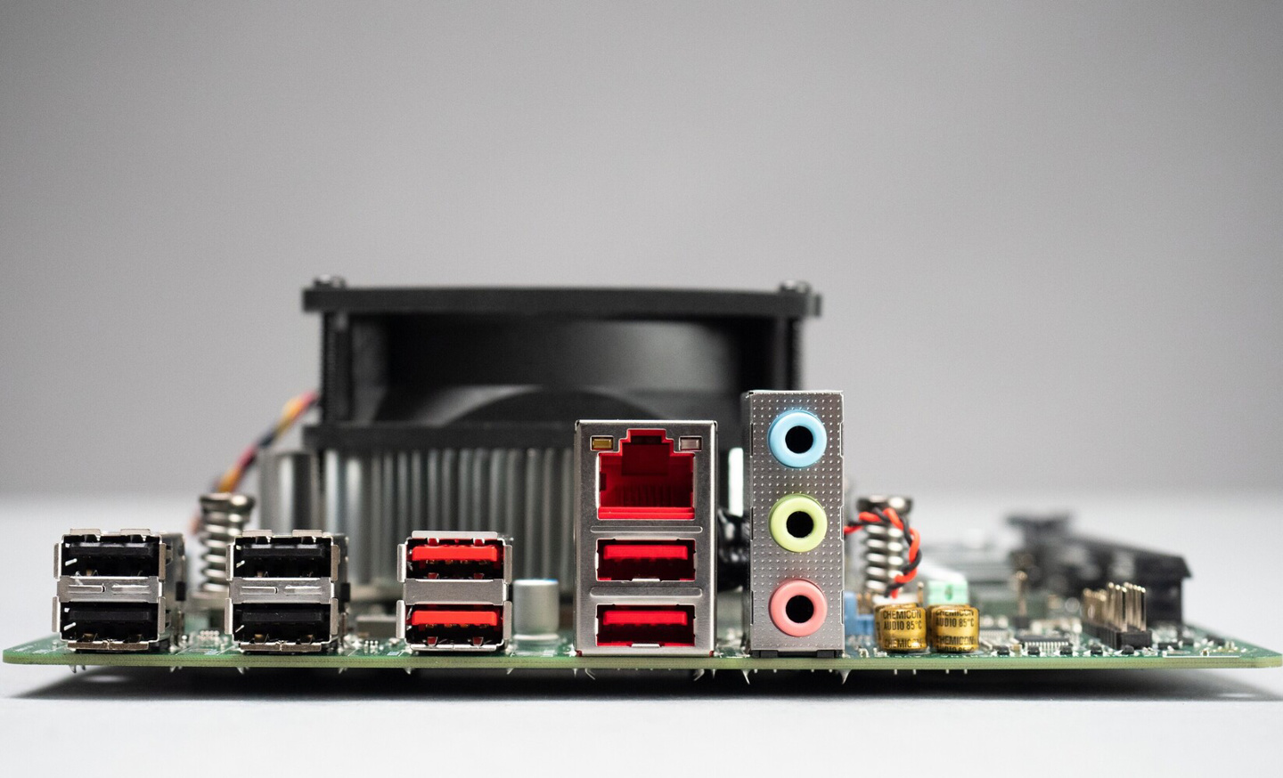 DDR3 微型机搭载 AMD 处理器：改变生活的小巧神器