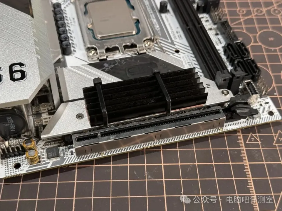 DDR4 内存与多核处理器：真的能完美协同工作吗？  第4张