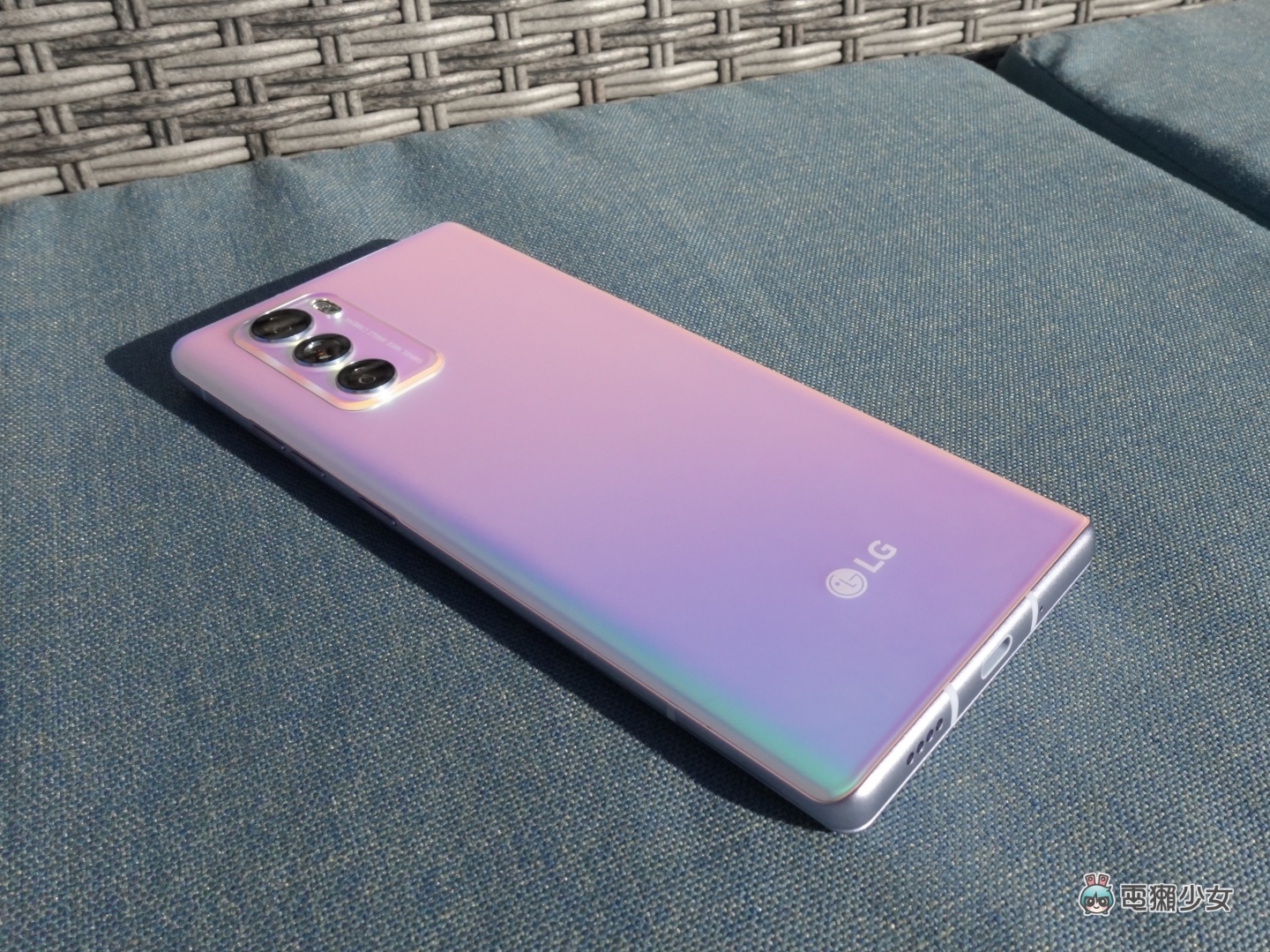 LG 复刻 LCD 屏的 5G 手机：是情怀的坚守还是技术的创新？  第2张